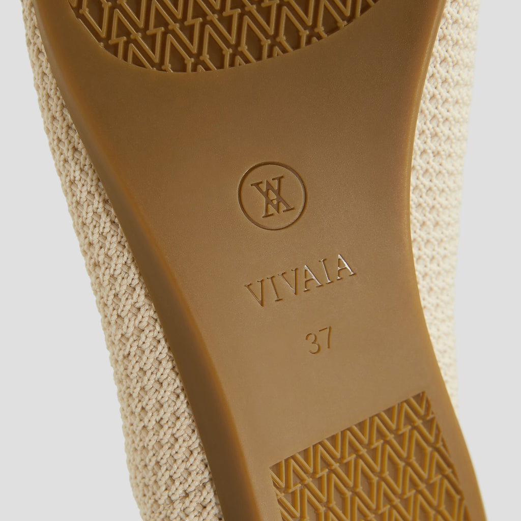 Pointed-Toe Water Repellent Ballet Flats (Aria 5°)
