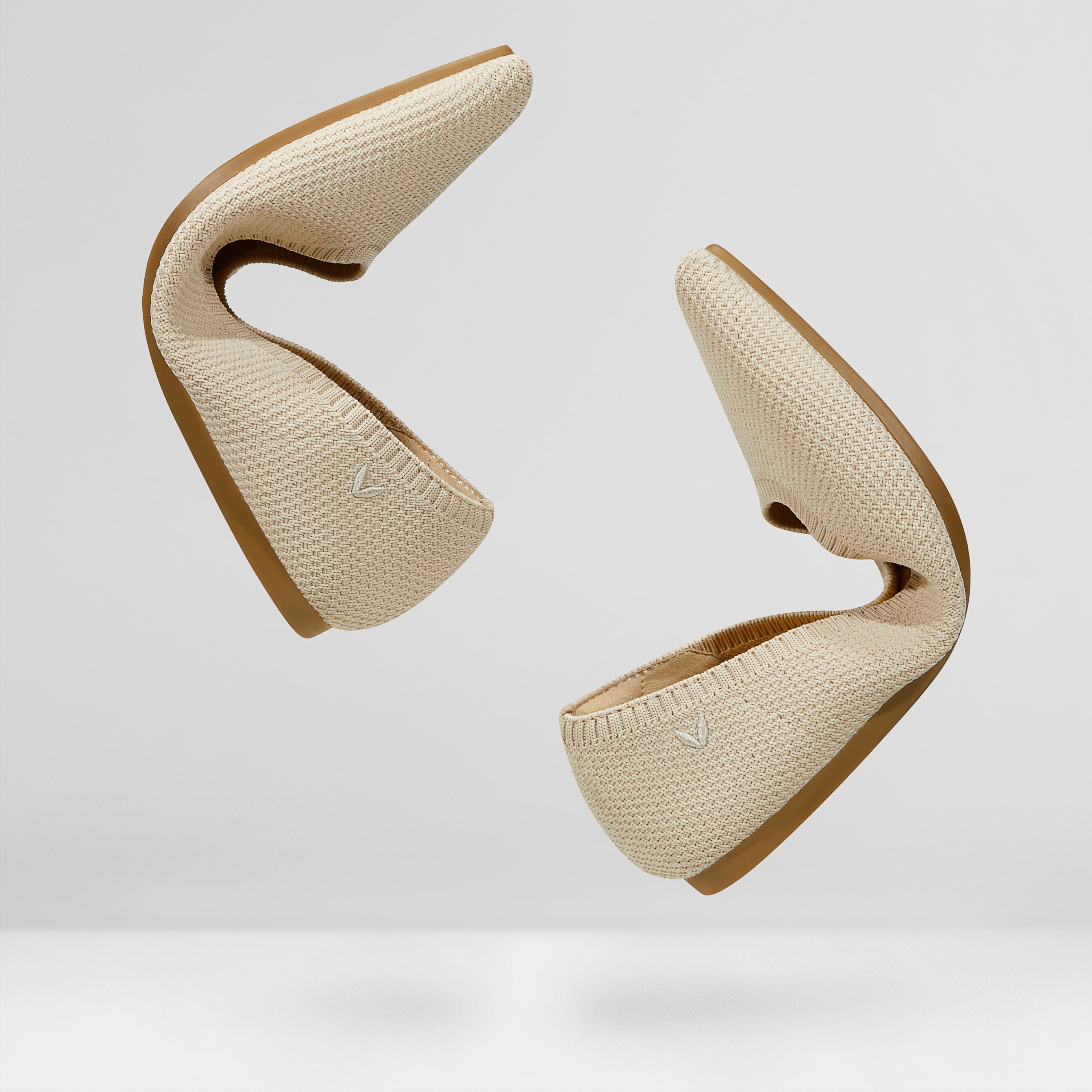 Pointed-Toe Water Repellent Ballet Flats (Aria 5°)