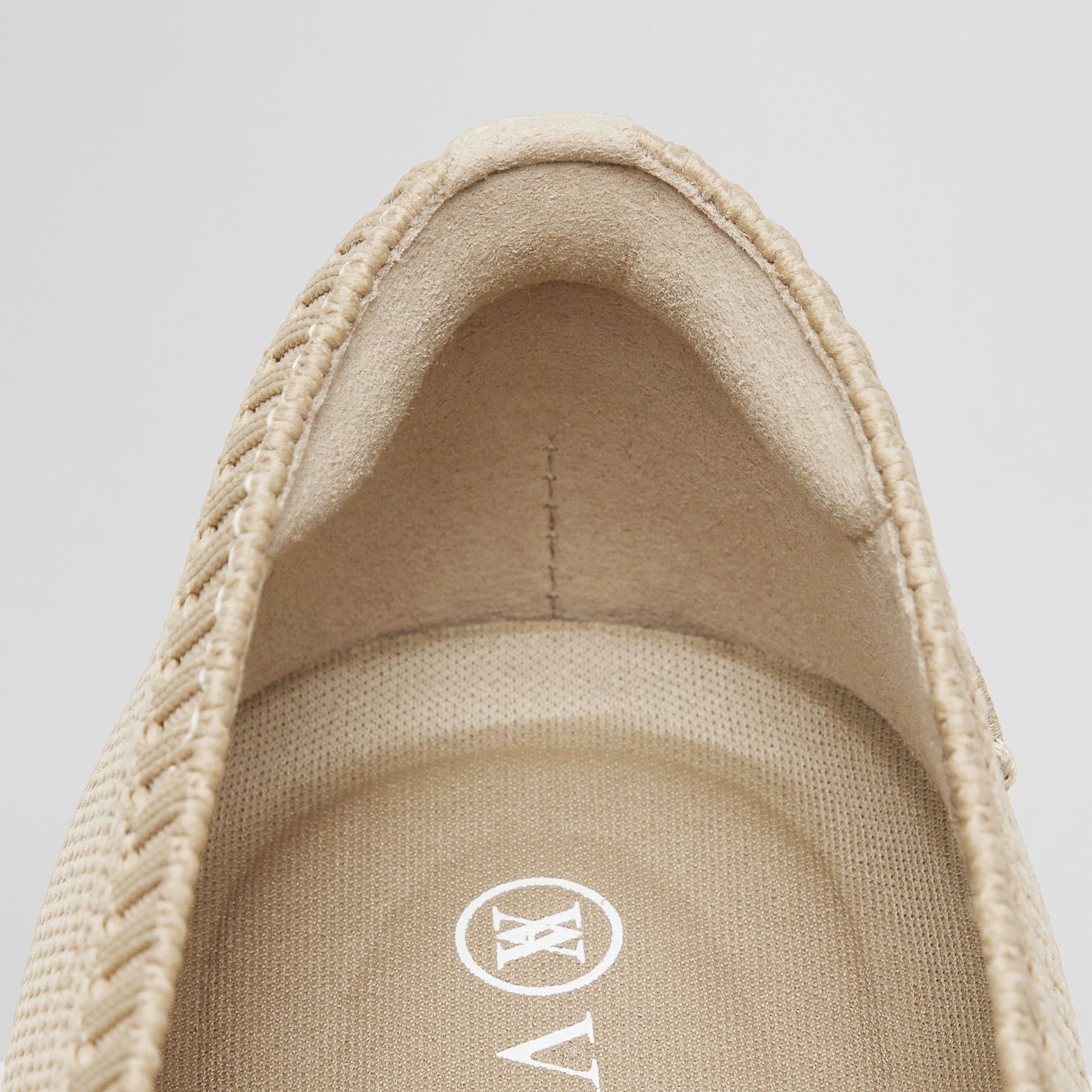 Pointed-Toe Ballet Flats (Aria 5°)
