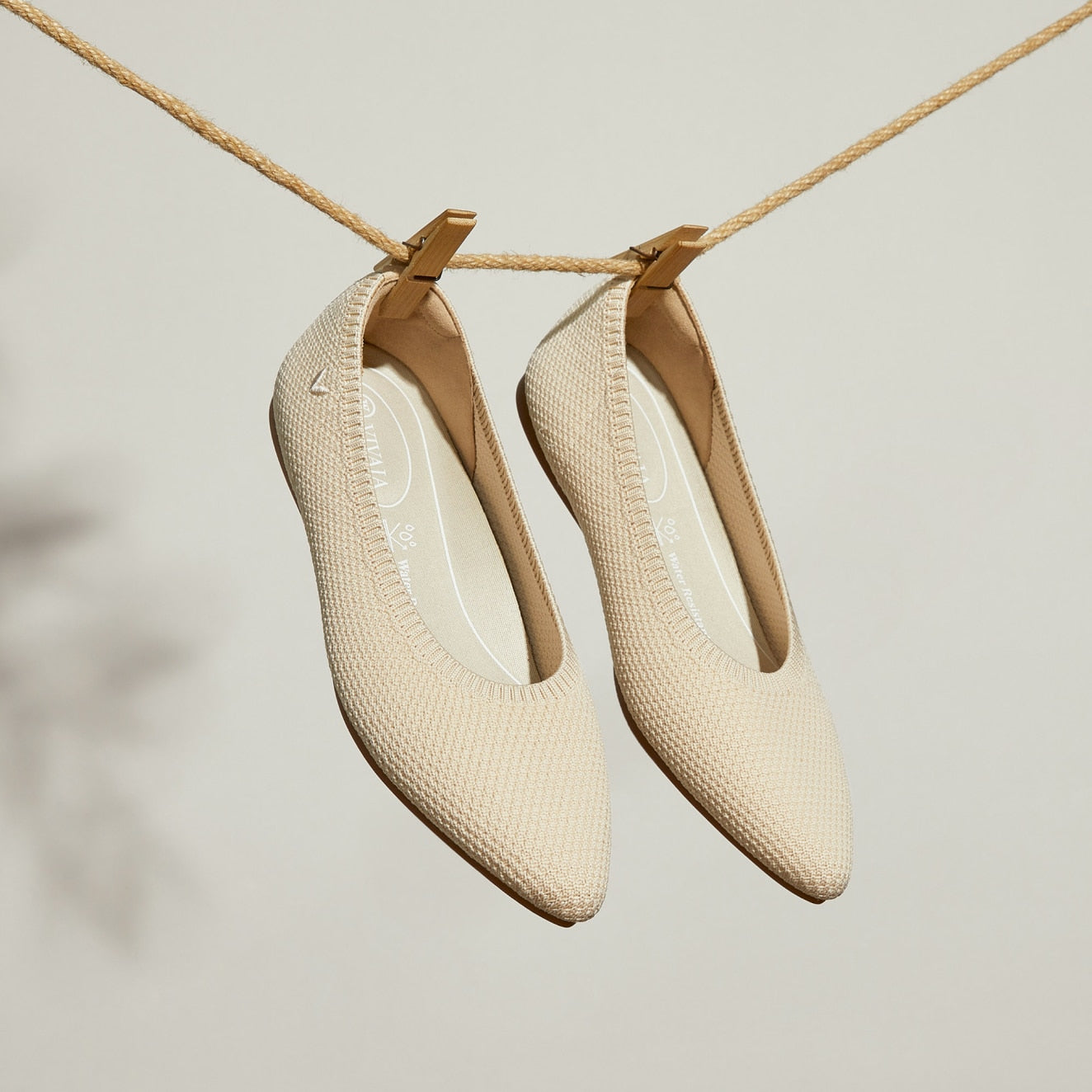 Pointed-Toe Water Repellent Ballet Flats (Aria 5°)