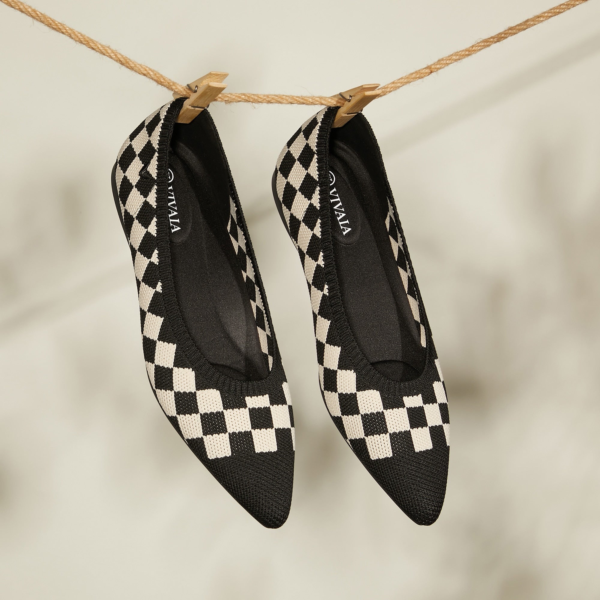 Pointed-Toe Ballet Flats (Aria 5°)