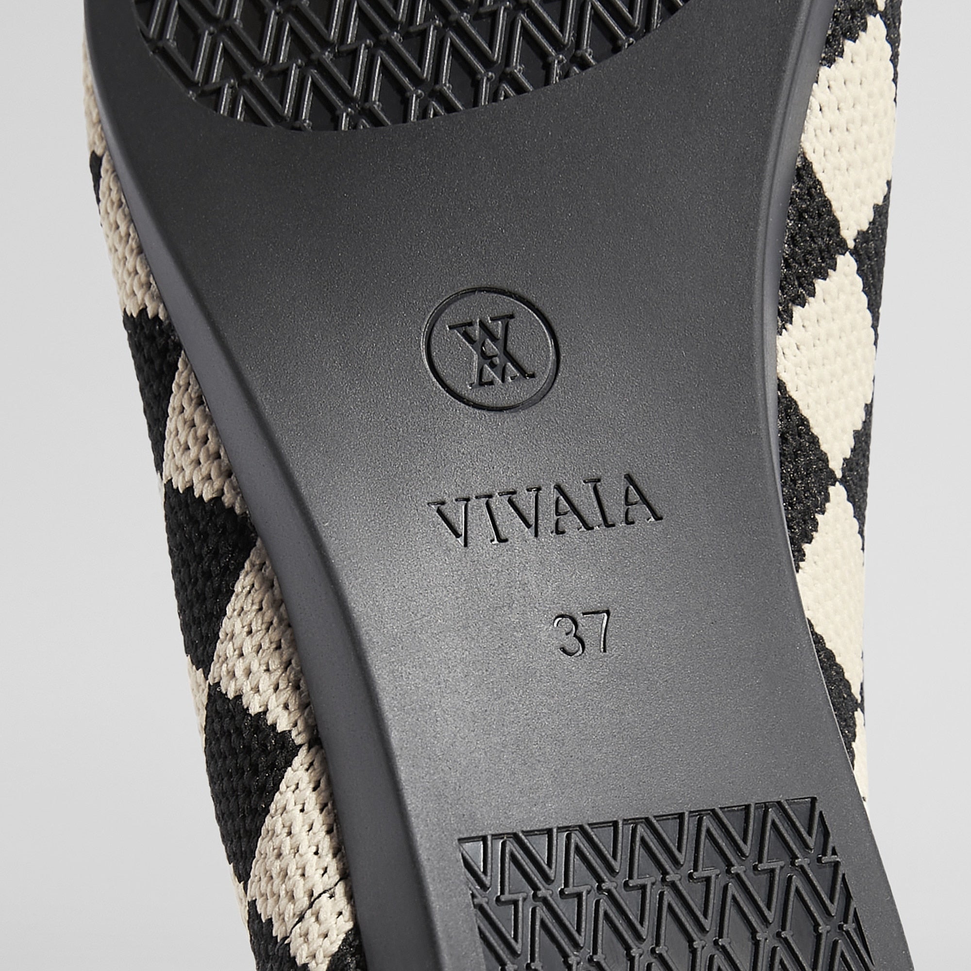 Pointed-Toe Ballet Flats (Aria 5°)