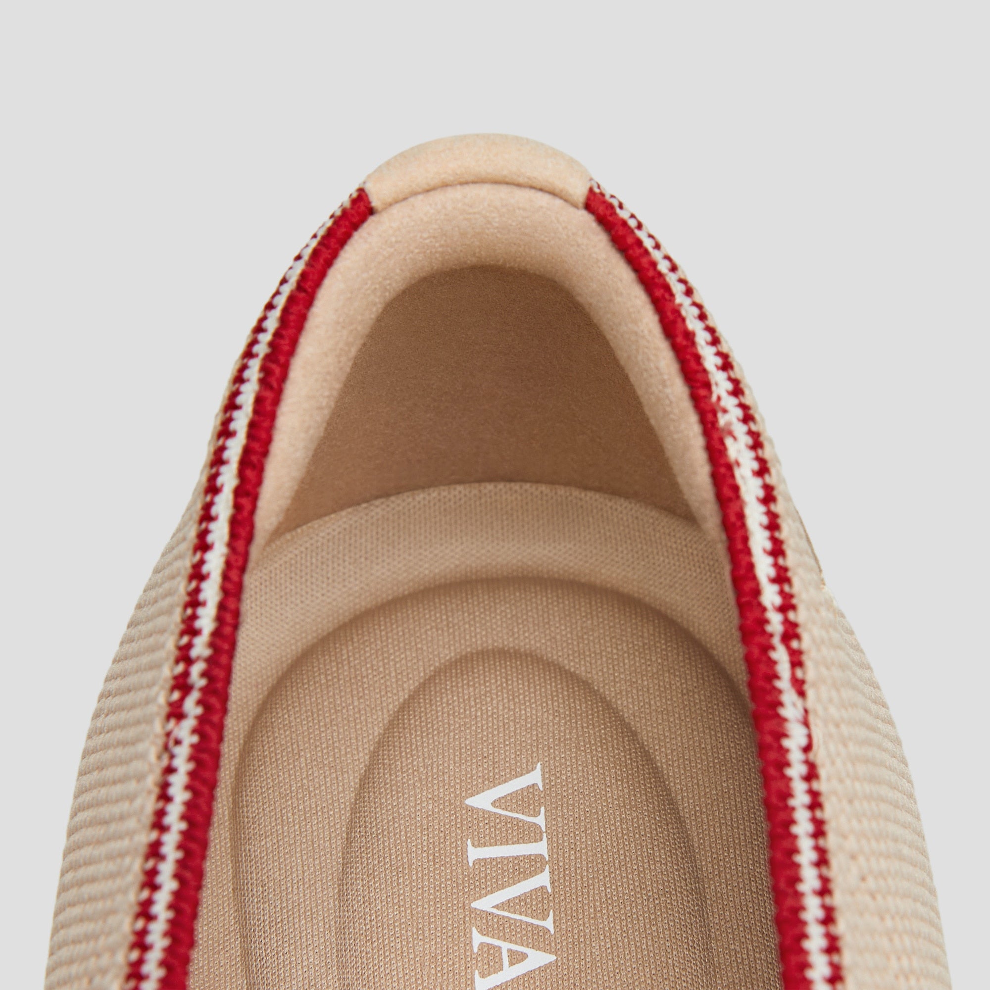 Pointed-Toe Ballet Flats (Aria 5°)