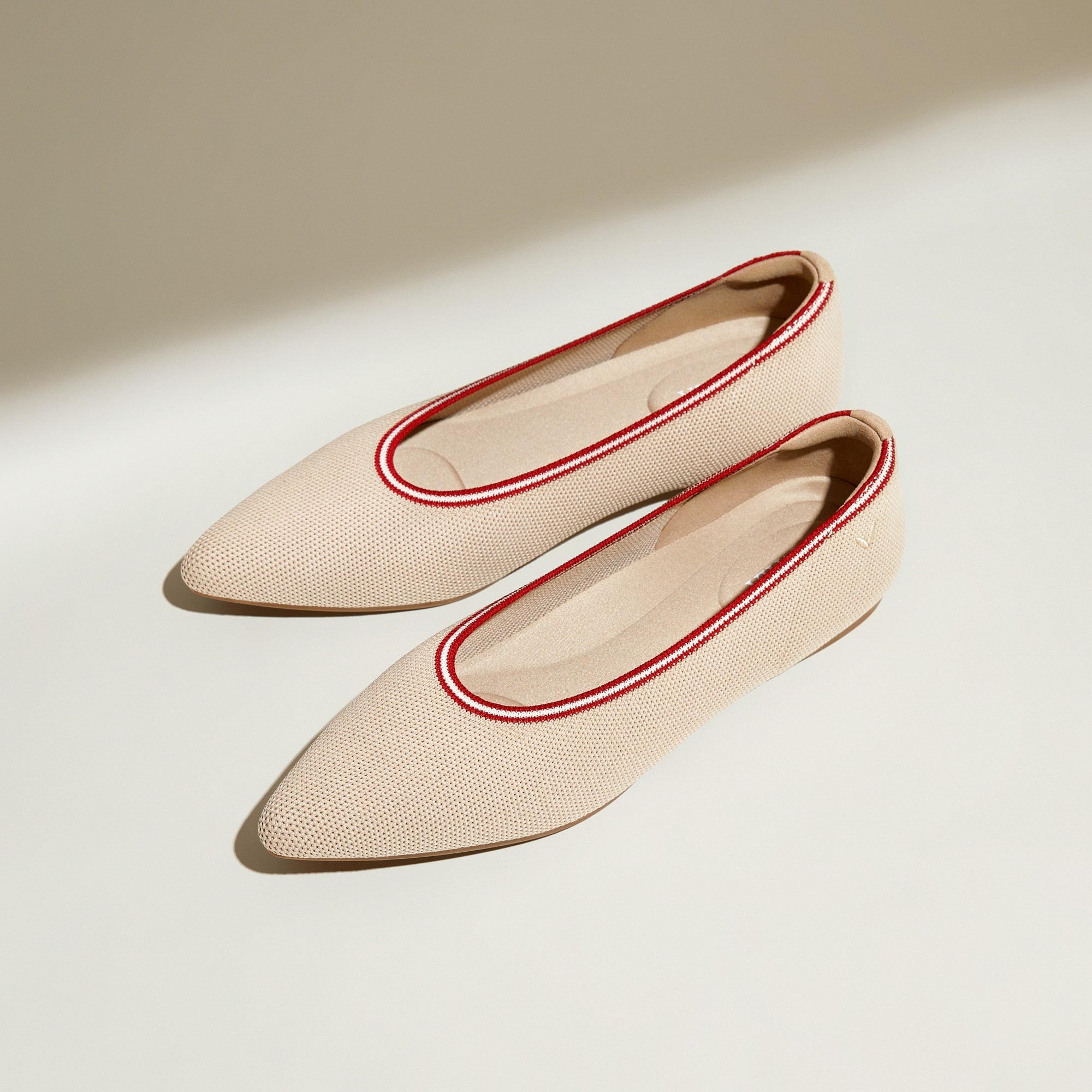 Pointed-Toe Ballet Flats (Aria 5°)