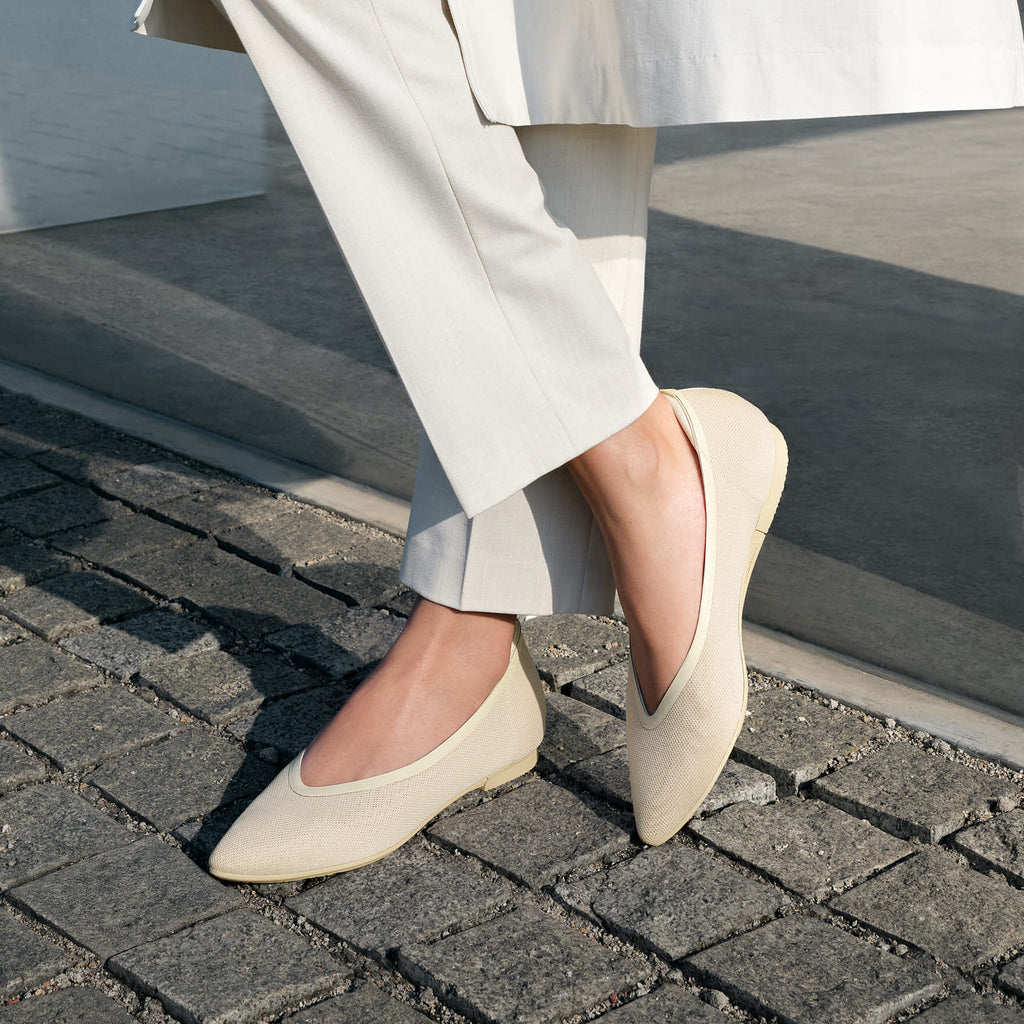 Pointed-Toe Dual-Cushion City Flats (Ecostitch™ Flat Pro)