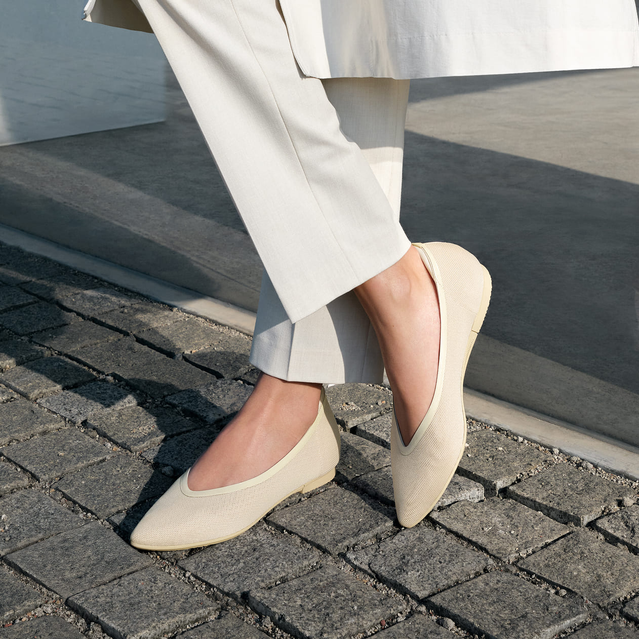 Pointed-Toe Dual-Cushion City Flats (Ecostitch™ Flat Pro)