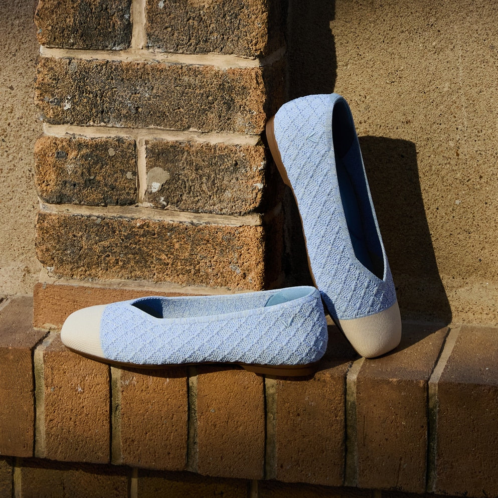 Square-Toe Margot V-Cut Flats (Margot 3.0)