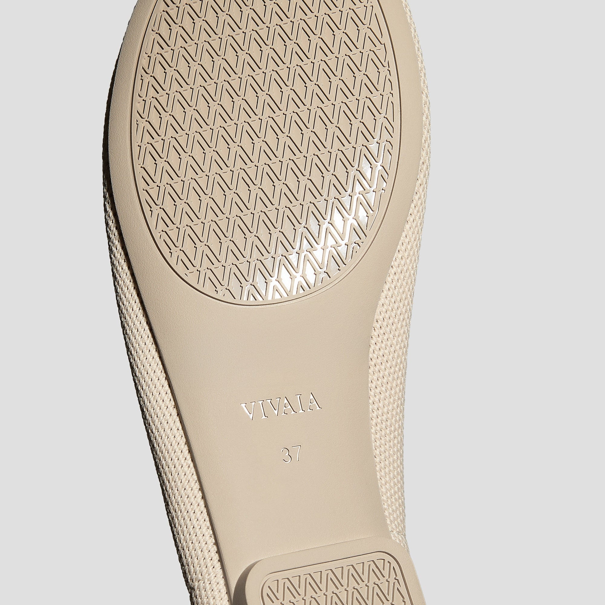 Round-Toe Lace-up Flats (Camora)