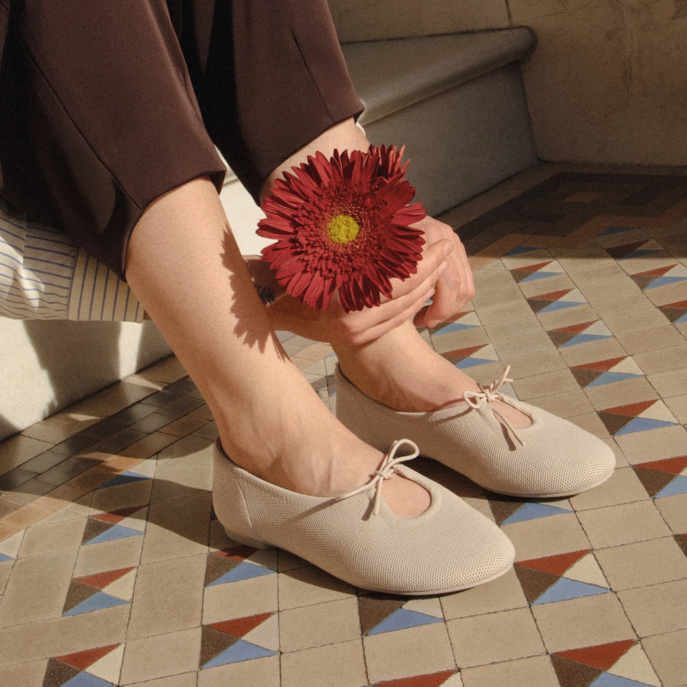 Round-Toe Lace-up Flats (Camora)