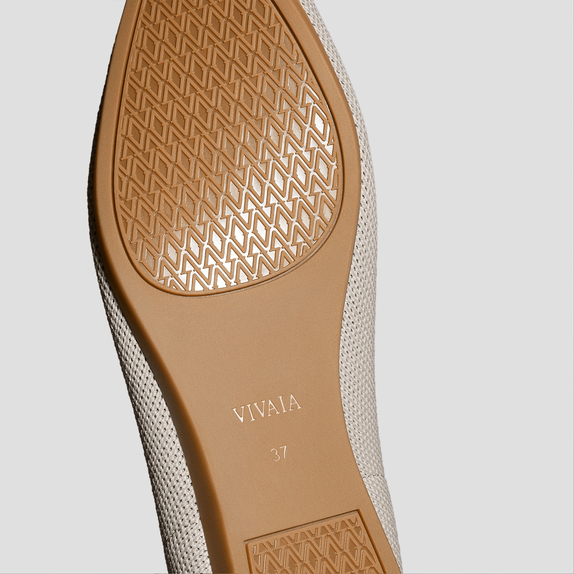 Pointed-Toe Ballet Flats (Aria 5°)