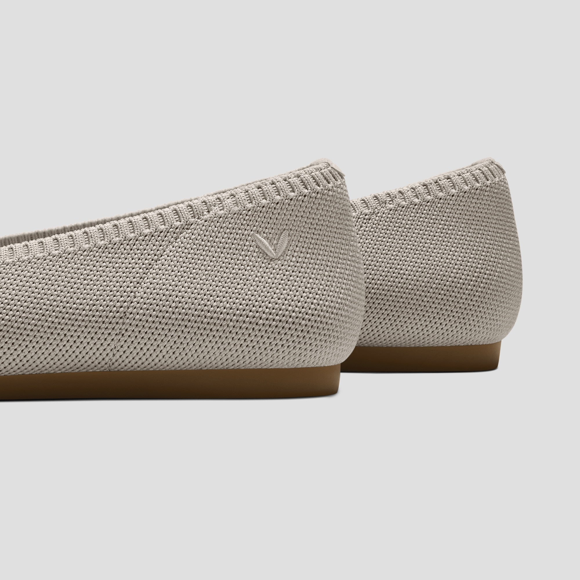 Pointed-Toe Ballet Flats (Aria 5°)