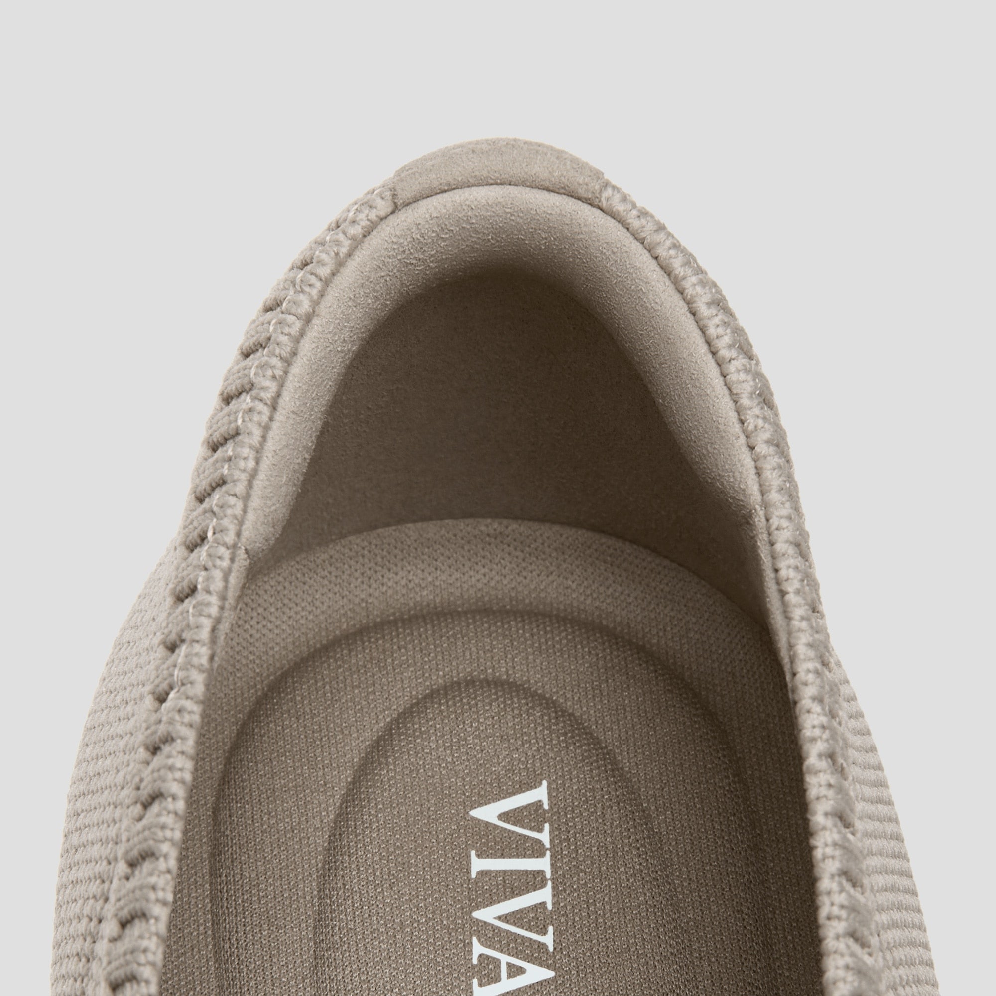 Pointed-Toe Ballet Flats (Aria 5°)
