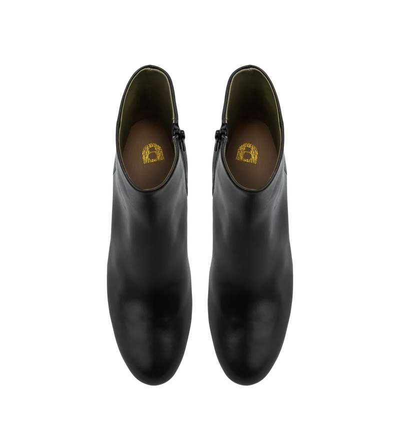 Tachuri Black Leather Ankle Boots