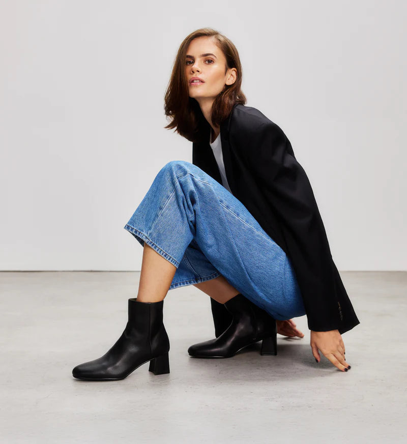 Tachuri Black Leather Ankle Boots